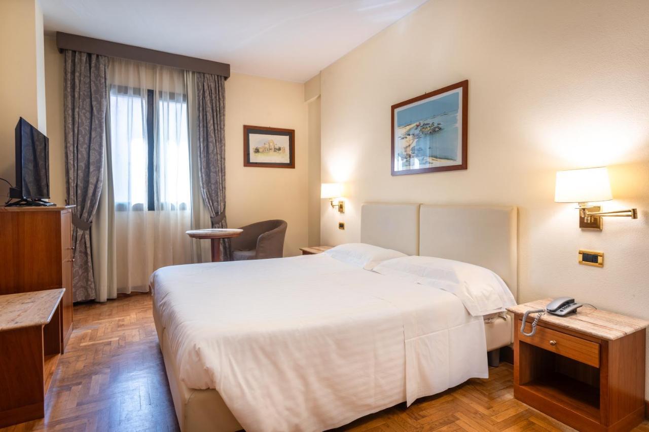 Hotel Airone - Ombrellone Incluso Al Bagno Dolce Vita A Marina Dal 1 Giugno Al 15 Settembre Гроссето Екстер'єр фото