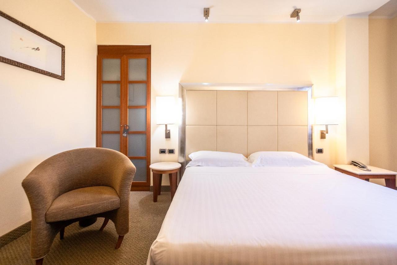 Hotel Airone - Ombrellone Incluso Al Bagno Dolce Vita A Marina Dal 1 Giugno Al 15 Settembre Гроссето Екстер'єр фото