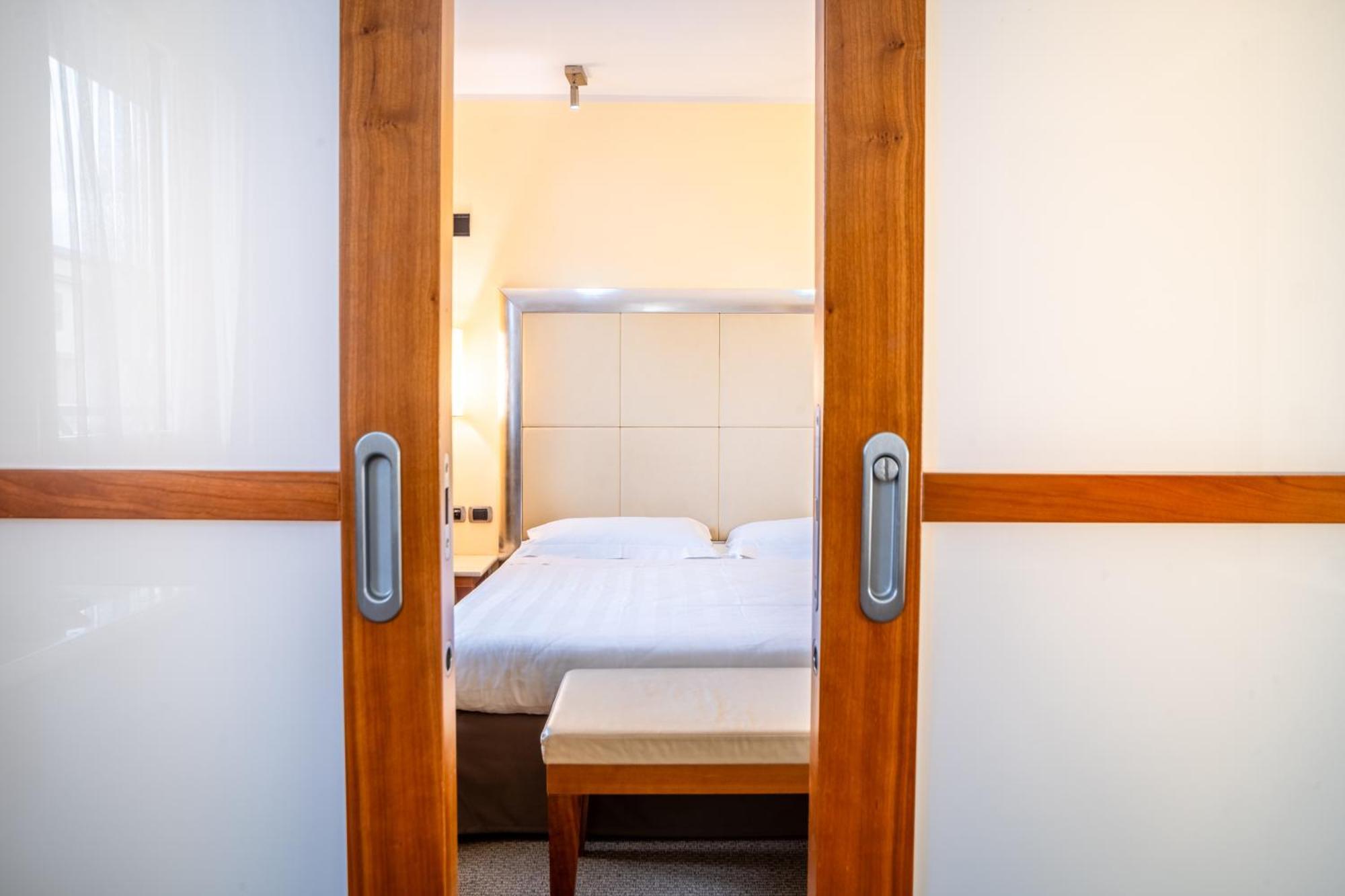 Hotel Airone - Ombrellone Incluso Al Bagno Dolce Vita A Marina Dal 1 Giugno Al 15 Settembre Гроссето Екстер'єр фото