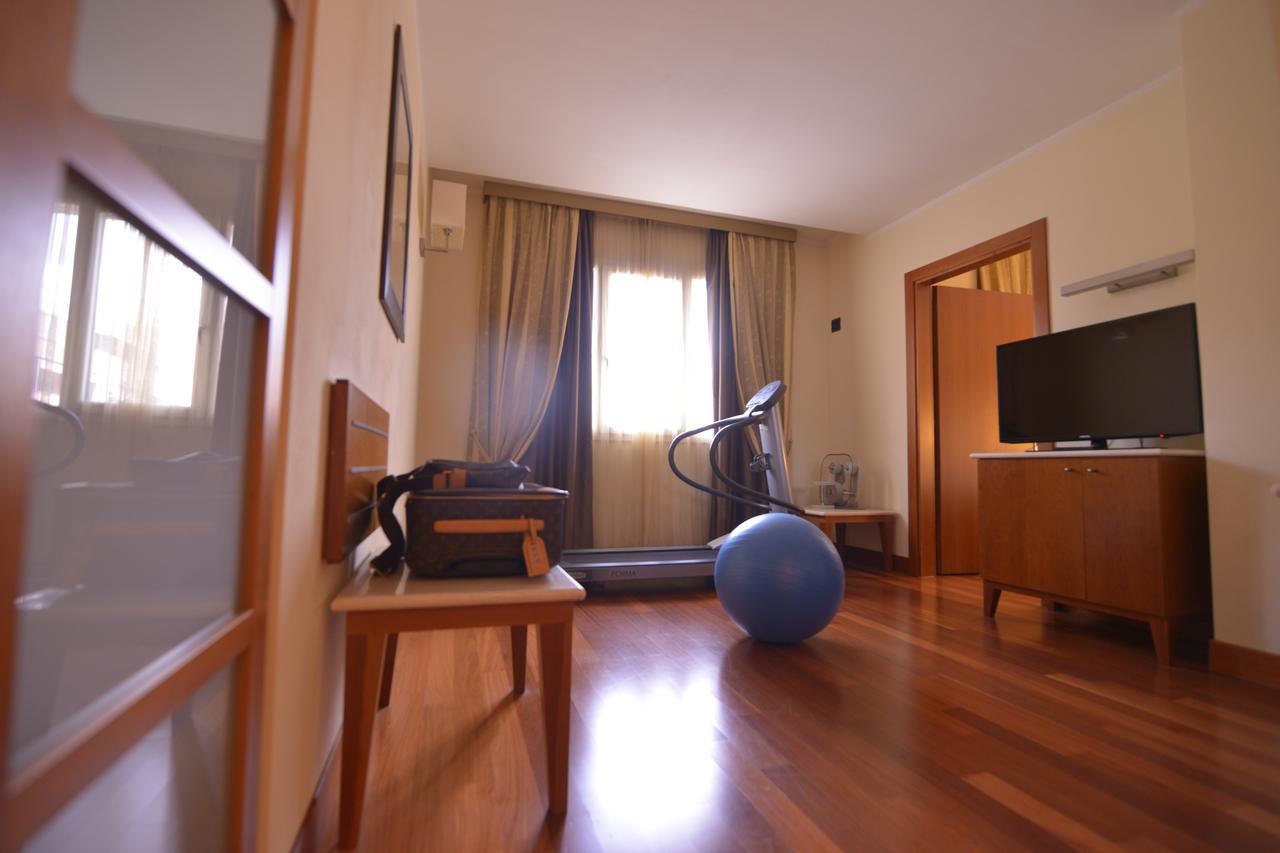 Hotel Airone - Ombrellone Incluso Al Bagno Dolce Vita A Marina Dal 1 Giugno Al 15 Settembre Гроссето Екстер'єр фото